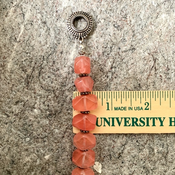 Pink strawberry quartz faceted stone beads bracelet with etched silver toggle - Picture 15 of 16